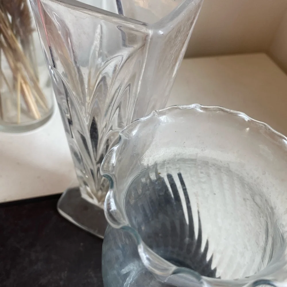 lot of 2 clear flower vases
